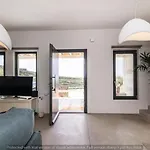 Villa Rockaine Echoes