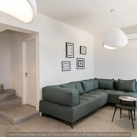 Rockaine Echoes Vila