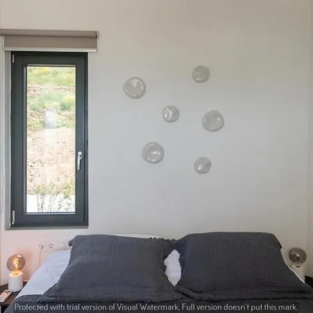 Vila Rockaine Echoes