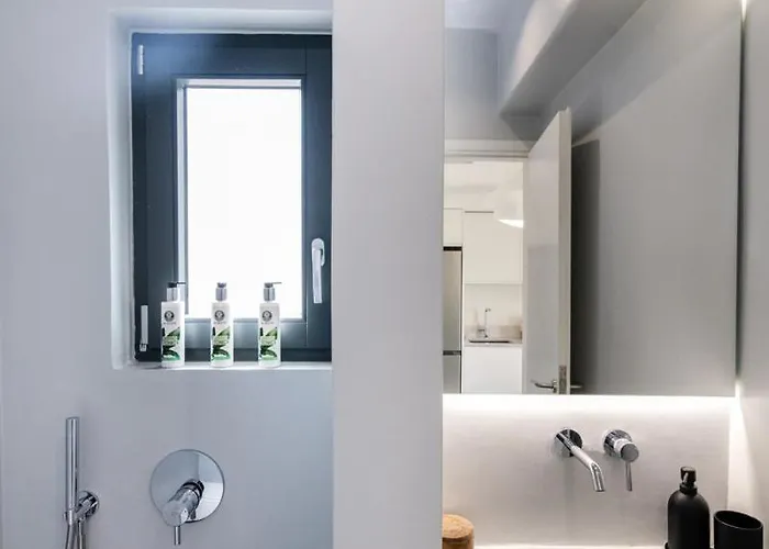 Rockaine Echoes Vila Tínos