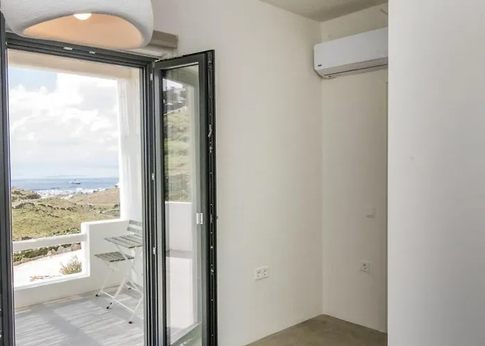 Rockaine Echoes Vila