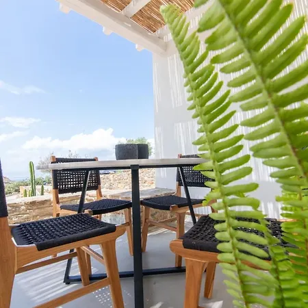 Rockaine Echoes Tínos