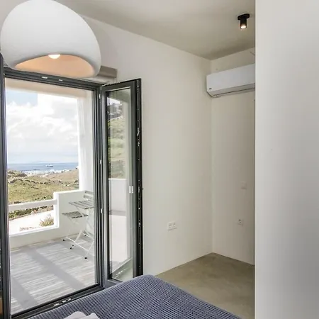 Rockaine Echoes Vila